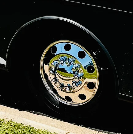 19.5x6.75 Northstar Mirror Polished Wheel Kit – Fits 2005+ Ford F53 & F600 Chassis (10x225mm, 4 Wheels) - Image 7