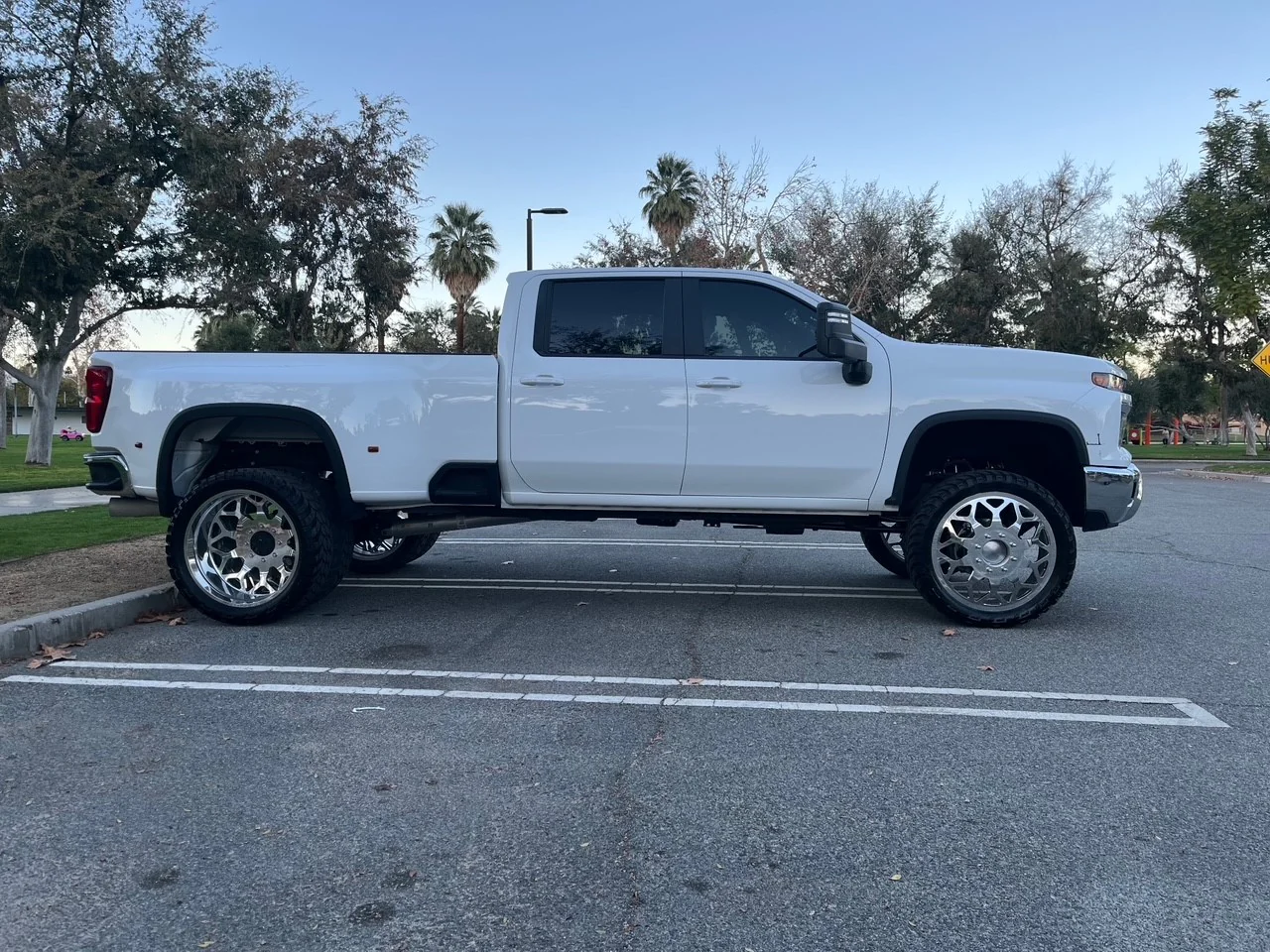 30x8.25 KG1 Forged KD014 Trident-D Polished Milled 05-UP FORD Wheels 8x200 Set of 6 (Lug Nuts/Adapters Included) Fits UP to 13.50 tire - Image 3